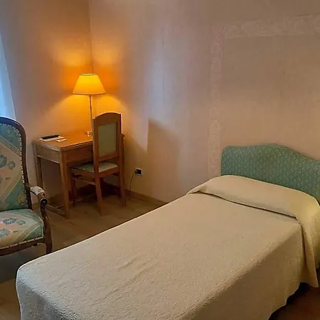 Moderno Hotel 3*