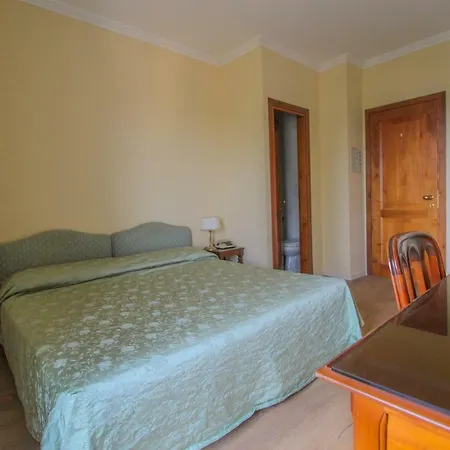 Ξενοδοχείο Moderno 3*