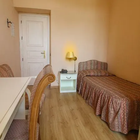 Moderno Hotel 3*